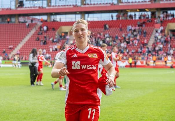 Soccer, Women, Season 2024 2025, 2 Women Bundesliga 21 Matchday , 1 FC Union Berlin FC Ingolstadt 04, Dina Orschmann 1 Women 1 FC Union , Cheering after the final whistle, 13 04 2025, Copyright: xMatthiasxKochx