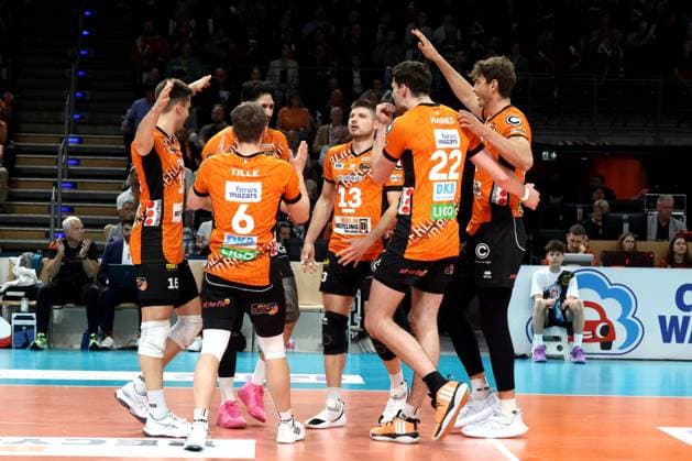 DEU, DVV, 1 VBL, BR Volleys vs Helios Grizzlys Giesen, 13 04 2025, Max Schmeling Halle, Berlin, DEU, DVV, 1 VBL, BR Volleys vs Helios Grizzlys Giesen, in the picture BR Volleys players circle, Ruben Schott BR Volleys 13 Photo Juergen Engler nordphoto GmbH nordphotoxGmbHx xEngler nph00076