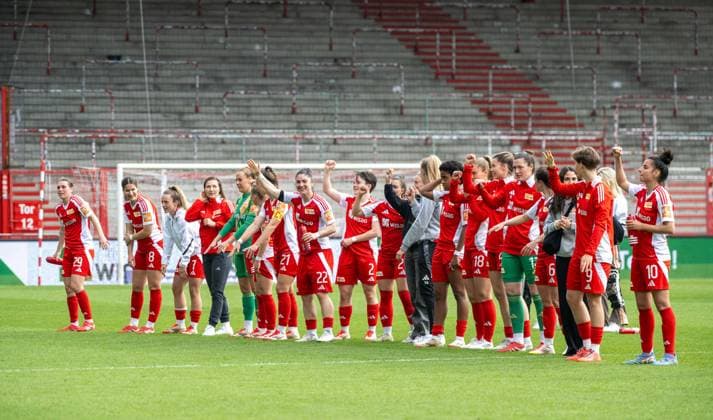 Soccer, Women, Season 2024 2025, 2 Women Bundesliga 21 Matchday , 1 FC Union Berlin FC Ingolstadt 04, Union cheering after the final whistle, 13 04 2025, Copyright: xMatthiasxKochx