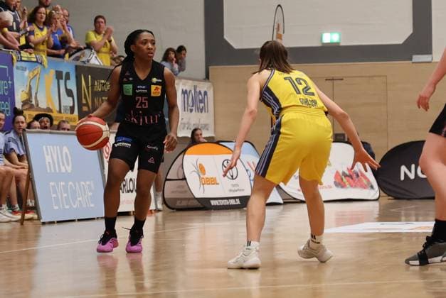 13 04 2025, Basketball, Women, Toyota Womens Basketball Bundesliga, Season 2024 2025, Playoff semi-final, Game 4, Saarlouis Royals Alba Berlin, Martha Burse Saarlouis Royals , Lena Gohlisch Alba Berlin Saarlouis Stadtgartenhalle Saarland Germany EN Copyright: xSebastianxBachx
