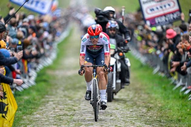Paris Roubaix 2025 Cycling Race Roubaix, France - April 13 : Lazkano Oier (ESP) of Red Bull BORA - Hansgrohe in action during the 122nd edition of Paris Roubaix an UCI World Tour cycling race for Men Elite of 259,7 kms with start in Compiegne and finish at the Velodrome Andre-Petrieux in Roubaix on April 13, 2025 in Roubaix, France, 13 04 2025 ( Motordriver Kenny Verfaillie - Roubaix France  Copyright: xNicoxVereeckenx