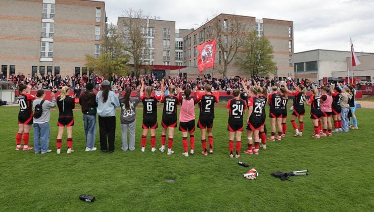 13 04 2025 Soccer Season 2024 2025 2 Women Soccer Bundesliga 21 Matchday 1 FC Nürnberg FCN Club Clubfrauen SC Sand Sportfoto Zink DaMa xdaxmax Cheering joy after the end of the match Team Team of FCN celebrates with Clubfan Clubfans FCN Fans Fans Fans