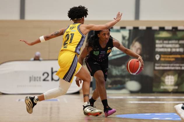 13 04 2025, Basketball, Women, Toyota Womens Basketball Bundesliga, Season 2024 2025, Playoff semi-final, Game 4, Saarlouis Royals Alba Berlin, Martha Burse Saarlouis Royals , Deeshyra Thomas Alba Berlin Saarlouis Stadtgartenhalle Saarland Germany EN Copyright: xSebastianxBachx