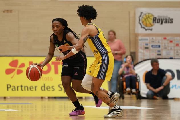 13 04 2025, Basketball, Women, Toyota Womens Basketball Bundesliga, Season 2024 2025, Playoff semi-final, Game 4, Saarlouis Royals Alba Berlin, Martha Burse Saarlouis Royals , Deeshyra Thomas Alba Berlin Saarlouis Stadtgartenhalle Saarland Germany EN Copyright: xSebastianxBachx