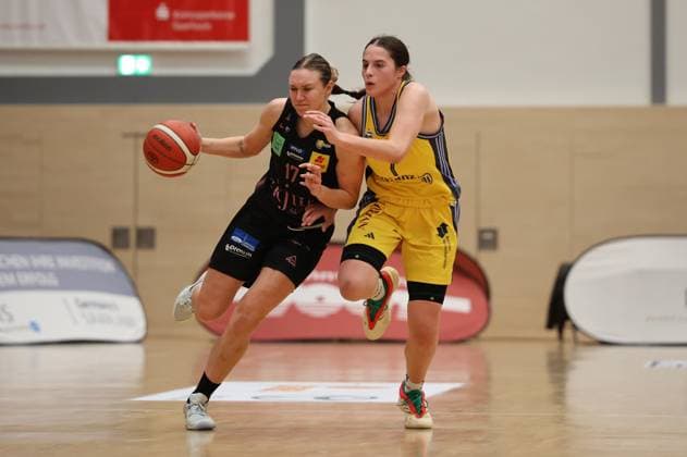 13 04 2025, Basketball, Women, Toyota Womens Basketball Bundesliga, Season 2024 2025, Playoff Semifinal, Game 4, Saarlouis Royals Alba Berlin, Gabija Meskonyte Saarlouis Royals , Leoni Kreyenfeld Alba Berlin Saarlouis Stadtgartenhalle Saarland Germany EN Copyright: xSebastianxBachx