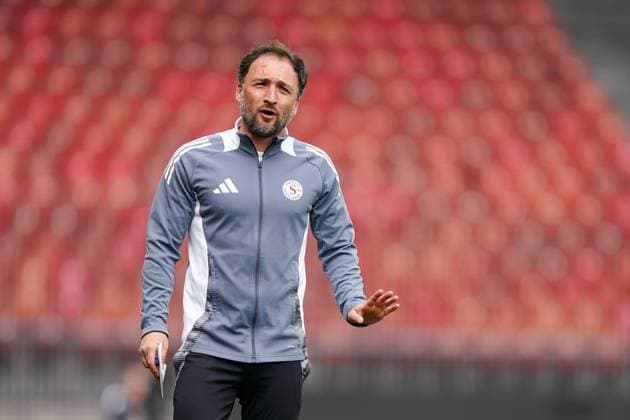 13 04 2025, Niederhasli, GC Campus, Women s Super League Quarterfinal 1 GC Frauenfussball Servette FC ChÃªnois FÃ minin, coach Jose Barcala Servette FC Chenois Feminin Niederhasli GC Campus Zurich Switzerland  Copyright: xJustPictures.ch DanielaxPorcellix