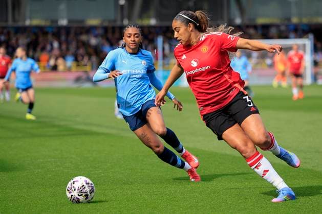 Manchester City Women v Manchester United, ManU Women Women s FA Cup 13 04 2025. Semi-Final Gabrielle George (3) of Manchester United controls the ball watched by Kerolin (14) of Manchester City during the Women s FA Cup semi final match between Manchester City Women and Manchester United Women at the Joie Stadium, Manchester, United Kingdom on 13 April 2025. Manchester Joie Stadium Gt Manchester United Kingdom Editorial use only , Copyright: xConorxMolloyx PSI-21848-0032