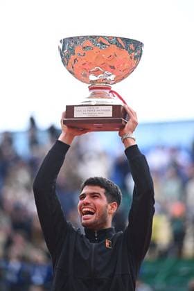 Carlos Alcaraz Wins Rolex Monte Carlo Tournament - Monaco Carlos Alcaraz (ESP) celebrates his 1st place win with his trophy during the Monte Carlo ATP, Tennis Herren Masters Series Tournament final tennis match at the Monte Carlo Country Club in Monte Carlo, Monaco on April 13, 2025. Photo by Corinne Dubreuil ATP Tour ABACAPRESS.COM Monaco Monte-Carlo Monaco  Copyright: xDubreuilxCorinne ABACAx