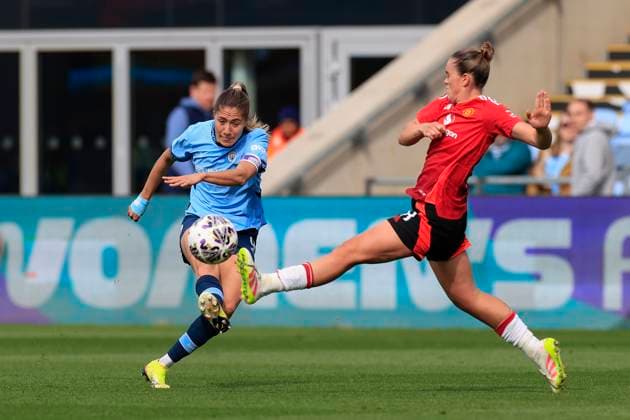Manchester City Women v Manchester United, ManU Women Women s FA Cup 13 04 2025. Semi-Final Laia Aleixandri (4) of Manchester City has a shot on goal during the Women s FA Cup semi final match between Manchester City Women and Manchester United Women at the Joie Stadium, Manchester, United Kingdom on 13 April 2025. Manchester Joie Stadium Gt Manchester United Kingdom Editorial use only , Copyright: xConorxMolloyx PSI-21848-0040