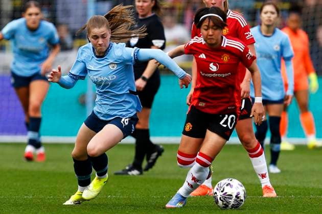 Manchester City v Manchester United, ManU Manchester, UK - 13 April 2025 Hinata Miyazawa of Manchester United feels pressure from Jess Park of Manchester City during the Adobe Womens FA Cup Semi Final match between Manchester City and Manchester United at The Joie Stadium on 13 April 2025 in Manchester, England (Photo by Steve Taylor PPAUK) Manchester The Joie Stadium Greater Manchester England Copyright: xStevexTaylor PPAUKx PPA-179908