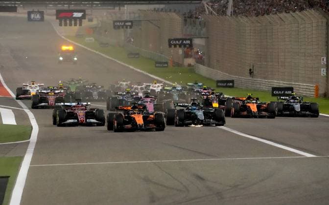 Formula 1 Gulf Air Bahrain Grand Prix 2025 13 04 2025, Bahrain International Circuit, Sakhir, Formula 1 Gulf Air Bahrain Grand Prix 2025 ,in picture Race start , Oscar Piastri AUS , McLaren F1 Team, Charles Leclerc MCO , Scuderia Ferrari HP, George Russell GBR , Mercedes AMG Petronas Formula One Team, Lando Norris GBR , Lewis Hamilton GBR , Carlos Sainz Jr ESP , Atlassian Williams Racing, Max Verstappen NLD , Oracle Red Bull Racing, Yuki Tsunoda JPN nordphotoxGmbHx xBratic nph00250