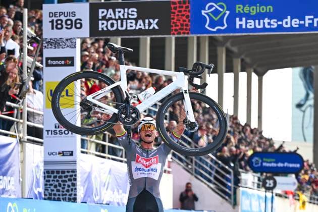 Paris Roubaix 2025 Cycling Race Roubaix, France - April 13 : Van Der Poel Mathieu (NED) of Alpecin - Deceuninck celebrating his victory during the 122nd edition of Paris Roubaix an UCI World Tour cycling race for Men Elite of 259,7 kms with start in Compiegne and finish at the Velodrome Andre-Petrieux in Roubaix on April 13, 2025 in Roubaix, France, 13 04 2025 ( Motordriver Kenny Verfaillie - Roubaix France  Copyright: xVincentxKalutx
