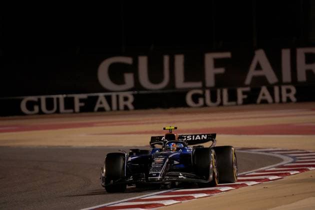 13 04 2025, Bahrain International Circuit, Sakhir, Formula 1 Gulf Air Bahrain Grand Prix 2025 ,in the picture Carlos Sainz Jr ESP , Atlassian Williams Racing Photo by Hasan Bratic DeFodi Images