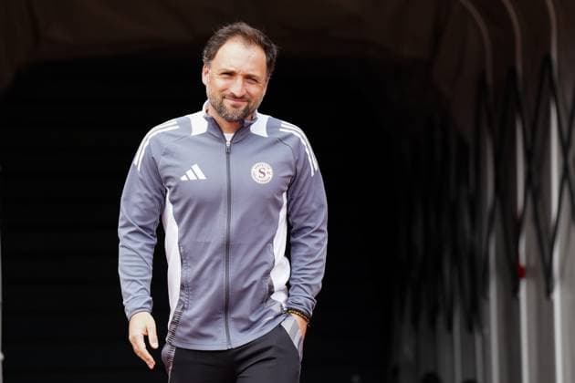 13 04 2025, Niederhasli, GC Campus, Women s Super League Quarterfinal 1 GC Frauenfussball Servette FC ChÃªnois FÃ minin, coach Jose Barcala Servette FC Chenois Feminin Niederhasli GC Campus Zurich Switzerland  Copyright: xJustPictures.ch DanielaxPorcellix