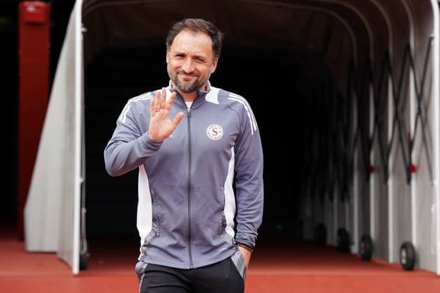 13 04 2025, Niederhasli, GC Campus, Women s Super League Quarterfinal 1 GC Frauenfussball Servette FC ChÃªnois FÃ minin, coach Jose Barcala Servette FC Chenois Feminin Niederhasli GC Campus Zurich Switzerland  Copyright: xJustPictures.ch DanielaxPorcellix