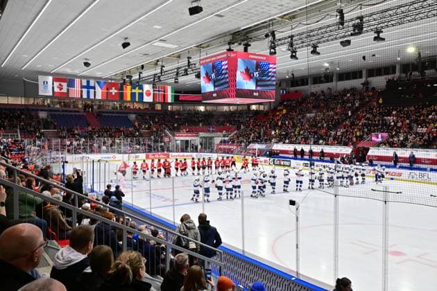 The teams of USA and Canada line up prior to the Ice hockey, Eishockey IIHF WomenÂ s World Championship, WM, Weltmeisterschaft Group A, match Canada vs USA, Ceske Budejovice, Czech Republic, April 13, 2025. (CTKxPhoto VaclavxPancer) CTKPhotoP2025041305251  CTKPhotoP2025041305251
