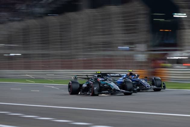 Andrea Kimi Antonelli Mercedes AMG Petronas F1 Team, Italy, 12 in F1 W16, next to Carlos Sainz Atlassian Williams Racing, Spain, 55 in FW47, BAH, Formula 1 World Championship, Gulf Air Grand Prix of Bahrain, Bahrain International Circuit, Race, 2025 season, 13 04 2025 BAH, Formula 1 World Championship, Gulf Air Grand Prix of Bahrain, Bahrain International Circuit, Race, 2025 season, 13 04 2025 Sakhir Copyright: xEibner-Pressefoto Memmlerx EP_MMR