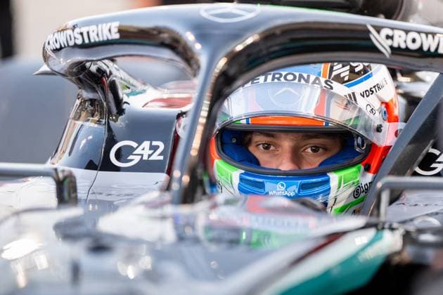 Andrea Kimi Antonelli Mercedes AMG Petronas F1 Team, Italy, 12 in the cockpit on the grid Starting grid, BAH, Formula 1 World Championship, Gulf Air Grand Prix of Bahrain, Bahrain International Circuit, Race, 2025 season, 13 04 2025 BAH, Formula 1 World Championship, Gulf Air Grand Prix of Bahrain, Bahrain International Circuit, Race, 2025 season, 13 04 2025 Sakhir Copyright: xEibner-Pressefoto Memmlerx EP_MMR