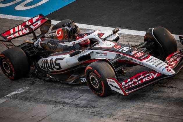 Formula 1 Gulf Air Bahrain Grand Prix 2025 Alexis Perrin OVERTAKE MAXPPP - Sakhir 13 04 2025 31 OCON Esteban (fra), Haas F1 Team, action during the Formula 1 Gulf Air Bahrain Grand Prix 2025, the 4th round of the 2025 FIA Formula 1 World Championship, WM, Weltmeisterschaft on the Bahrain International Circuit from April 10 to 13, 2025, in Sakhir, Bahrain Sakhir Bahrain  Copyright: xOVERTAKE MAXPPPxAlexisxPerrinx OVT202504132949 OVT202504132949