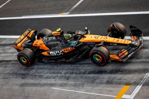 Formula 1 Gulf Air Bahrain Grand Prix 2025 Alexis Perrin OVERTAKE MAXPPP - Sakhir 13 04 2025 04 NORRIS Lando (gbr), McLaren F1 Team, action during the Formula 1 Gulf Air Bahrain Grand Prix 2025, the 4th round of the 2025 FIA Formula 1 World Championship, WM, Weltmeisterschaft on the Bahrain International Circuit from April 10 to 13, 2025, in Sakhir, Bahrain Sakhir Bahrain  Copyright: xOVERTAKE MAXPPPxAlexisxPerrinx OVT202504132956 OVT202504132956