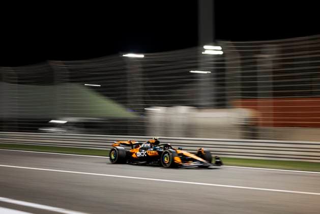Formula 1 Gulf Air Bahrain Grand Prix 2025 Alexis Perrin OVERTAKE MAXPPP - Sakhir 13 04 2025 04 NORRIS Lando (gbr), McLaren F1 Team, action during the Formula 1 Gulf Air Bahrain Grand Prix 2025, the 4th round of the 2025 FIA Formula 1 World Championship, WM, Weltmeisterschaft on the Bahrain International Circuit from April 10 to 13, 2025, in Sakhir, Bahrain Sakhir Bahrain  Copyright: xOVERTAKE MAXPPPxAlexisxPerrinx OVT202504132970 OVT202504132970