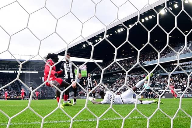 FOOTBALL : Angers vs Montpellier - Ligue 1 - 13 04 2025 Photo taken with a remote camera - Tanguy Bemin COULIBALY ( 70 - Montpellier ) and Fofana Yahia ( 30 - Angers ) during the Ligue 1 match between Angers SCO and Montpellier HSC at Stade Raymond Kopa on April 13, 2025 in Angers, France. ( Photo by Dante Badano PsnewZ ) - AngersFrance  Copyright: xDantexBadanox