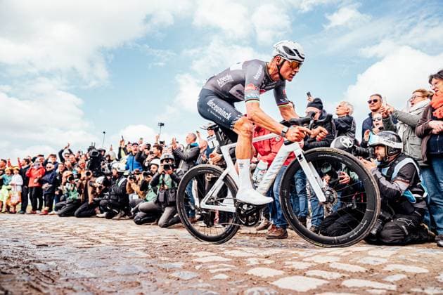 2025 Paris Roubaix Picture by Zac Williams SWpix.com - 13 04 2025 - Cycling - 2025 Paris Roubaix, France - Mathieu Van Der Poel, Alpecin Deceuninick. Copyright: x xSWpix.comx(t axPhotographyxHubxLtd)xZacxWilliams SWpix.comx SWP-2645