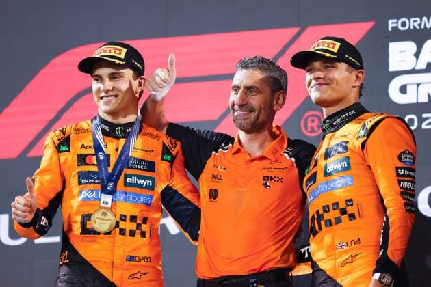 F1 - BAHRAIN GRAND PRIX 2025 PIASTRI Oscar (aus), McLaren F1 Team MCL39, portrait, STELLA Andrea (ita), Team Principal of McLaren F1 Team, portrait and NORRIS Lando (gbr), McLaren F1 Team MCL39, portrait podium during the Formula 1 Gulf Bahrain Grand Prix 2025, 4th round of the 2025 FIA Formula One World Championship, WM, Weltmeisterschaft from April 11 to 13, 2025 on the Bahrain International Circuit, in Sakhir, Bahrain - SakhirBahrain Copyright: xEricxAlonsox
