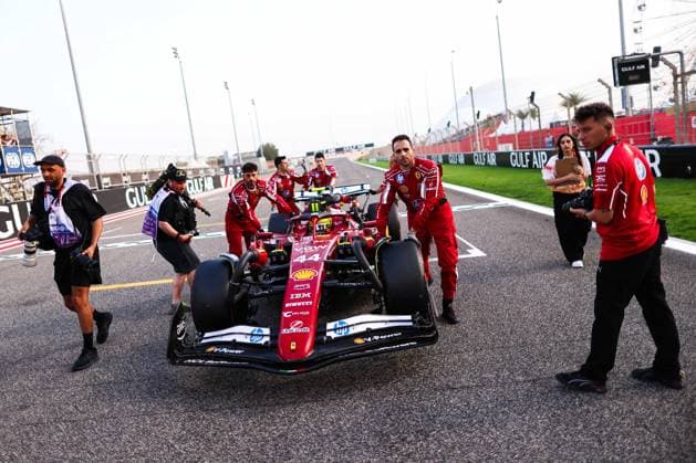 F1 - BAHRAIN GRAND PRIX 2025 HAMILTON Lewis (gbr), Scuderia Ferrari SF-25, portrait during the Formula 1 Gulf Bahrain Grand Prix 2025, 4th round of the 2025 FIA Formula One World Championship, WM, Weltmeisterschaft from April 11 to 13, 2025 on the Bahrain International Circuit, in Sakhir, Bahrain - SakhirBahrain  Copyright: xEricxAlonsox