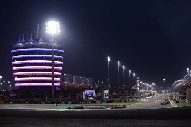 F1 - BAHRAIN GRAND PRIX 2025 63 RUSSELL George (gbr), Mercedes AMG F1 Team W16, action and 04 NORRIS Lando (gbr), McLaren F1 Team MCL39, action during the Formula 1 Gulf Bahrain Grand Prix 2025, 4th round of the 2025 FIA Formula One World Championship, WM, Weltmeisterschaft from April 11 to 13, 2025 on the Bahrain International Circuit, in Sakhir, Bahrain - SakhirBahrain Copyright: xEricxAlonsox
