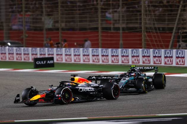 F1 - BAHRAIN GRAND PRIX 2025 01 VERSTAPPEN Max (nld), Red Bull Racing RB21, action and 12 KIMI ANTONELLI Andrea (ita), Mercedes AMG F1 Team W16, action during the Formula 1 Gulf Bahrain Grand Prix 2025, 4th round of the 2025 FIA Formula One World Championship, WM, Weltmeisterschaft from April 11 to 13, 2025 on the Bahrain International Circuit, in Sakhir, Bahrain - SakhirBahrain Copyright: xEricxAlonsox