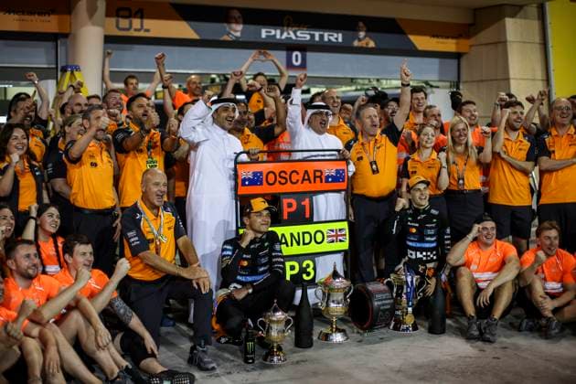 F1 - BAHRAIN GRAND PRIX 2025 NORRIS Lando (gbr), McLaren F1 Team MCL39, portrait PIASTRI Oscar (aus), McLaren F1 Team MCL39, portrait STELLA Andrea (ita), Team Principal of McLaren F1 Team, portrait BROWN Zak (usa), CEO of of McLaren Racing, portrait team victory celebration during the Formula 1 Gulf Bahrain Grand Prix 2025, 4th round of the 2025 FIA Formula One World Championship, WM, Weltmeisterschaft from April 11 to 13, 2025 on the Bahrain International Circuit, in Sakhir, Bahrain - SakhirBahrain Copyright: xXavixBonillax