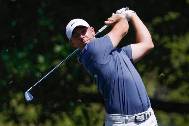 Rory McIlroy of Northern Ireland hits his tee shot on the 4th hole during the final round of the 2025 Masters golf tournament at Augusta National Golf Club in Augusta, Georgia, on Sunday, April 13, 2025.  AUG20250413531 JOHNxANGELILLO