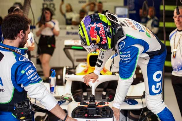 F1 - BAHRAIN GRAND PRIX 2025 HADJAR Isack (fra), Visa Cash App RB F1 Team VCARB02, portrait during the Formula 1 Gulf Bahrain Grand Prix 2025, 4th round of the 2025 FIA Formula One World Championship, WM, Weltmeisterschaft from April 11 to 13, 2025 on the Bahrain International Circuit, in Sakhir, Bahrain - SakhirBahrain  Copyright: xXavixBonillax