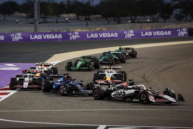 F1 - BAHRAIN GRAND PRIX 2025 start of the race, depart, 31 OCON Esteban (fra), Haas F1 Team VF-25 Ferrari, action 23 ALBON Alexander (tha), Williams Racing FW47, action 06 HADJAR Isack (fra), Visa Cash App RB F1 Team VCARB02, action 87 BEARMAN Ollie Oliver (gbr), Haas F1 Team VF-25 Ferrari, action during the Formula 1 Gulf Bahrain Grand Prix 2025, 4th round of the 2025 FIA Formula One World Championship, WM, Weltmeisterschaft from April 11 to 13, 2025 on the Bahrain International Circuit, in Sakhir, Bahrain - SakhirBahrain Copyright: xXavixBonillax