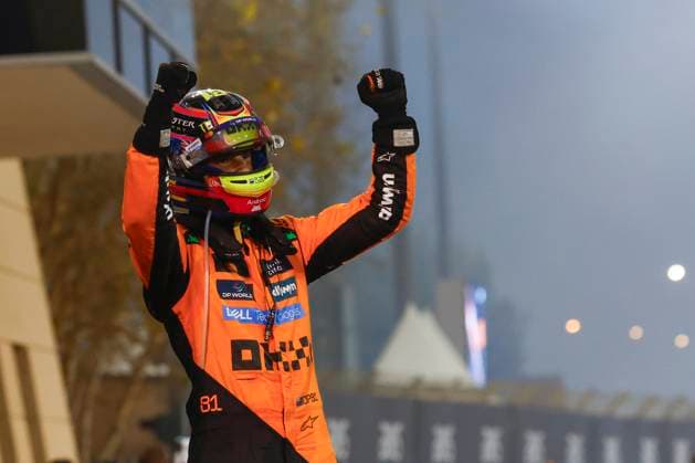 F1 - BAHRAIN GRAND PRIX 2025 PIASTRI Oscar (aus), McLaren F1 Team MCL39, portrait celebration during the Formula 1 Gulf Bahrain Grand Prix 2025, 4th round of the 2025 FIA Formula One World Championship, WM, Weltmeisterschaft from April 11 to 13, 2025 on the Bahrain International Circuit, in Sakhir, Bahrain - SakhirBahrain  Copyright: xDPPIx