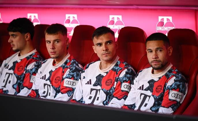 Football 1 Bundesliga Season 2024 2025 29 Matchday FC Bayern Muenchen Borussia Dortmund 12 04 2025 Advertising, Telekom Unlimited Substitutes Aleksandar Pavlovic, Gabriel Vidovic, Joao Palhinha and Raphael Guerreiro from left on the bench