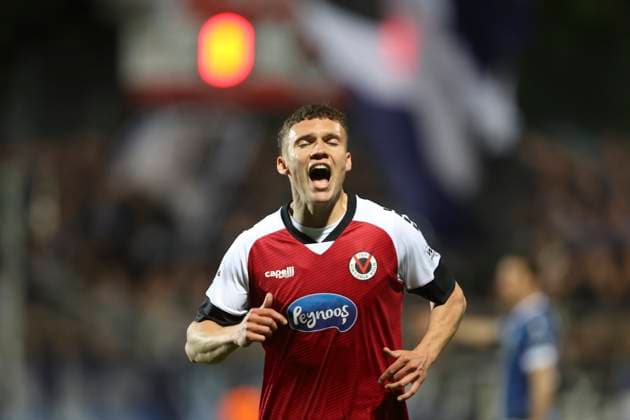 Niklas May FC Viktoria Koeln gestures, gestures during the 3 Liga match between FC Viktoria Koeln and Arminia Bielefeld, Sportpark Hoehenberg on April 13, 2025 in Cologne, Germany Photo by Oliver Kaelke DeFodi Images Niklas May FC Viktoria Koeln gestures during the 3 Liga match betweenFC Viktoria Koeln and Arminia Bielefeld at Sportpark Hoehenberg on April 13, 2025 in Cologne, Germany Photo by Oliver Kaelke DeFodi Images DFL regulations prohibit any use of photographs as image sequences and or quasi video Photo by Oliver Kaelke DeFodi Images