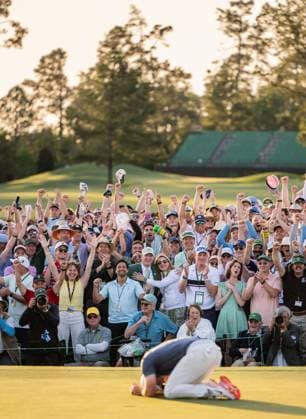 250413 Patrons celebrate as Rory McIlroy of Northern Ireland sinks his final putt in the playoff to win the final round of the 2025 Masters Golf Tournament on April 13, 2025 in Augusta Photo Petter Arvidson BILDBYRAN kod PA PA1010 bbeng golf masters the masters augusta us masters  Copyright: PETTERxARVIDSON BB250413PA157