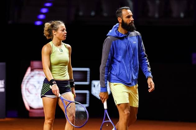 Laura Siegemund training on the center court here with her coach Antonio Zucca GER, Porsche Tennis Grand Prix GP Stuttgart 2025, WTA500, 14 04 2025 GER, Porsche Tennis Grand Prix GP Stuttgart 2025, WTA500, 14 04 2025 Stuttgart Copyright: xEibner-Pressefoto RogerxBuerkex EP