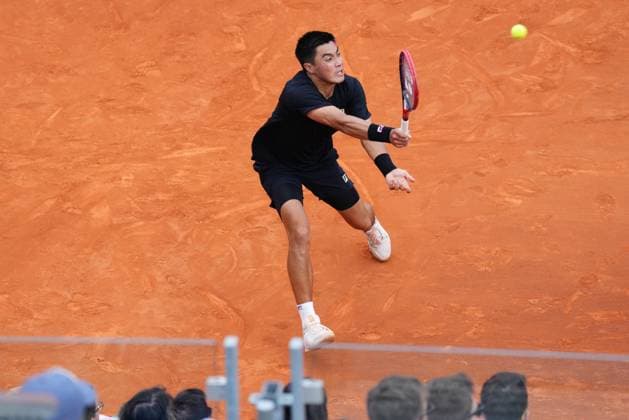 Barcelona, Spain, Barcelona Open Banc Sabadell 2025, ATP, Tennis Herren 500 match, Round of 32 between Pedro Martinez and Brandon Nakashima, Real Club de Tenis Barcelona, Barcelona, Spain, 14 abril 2025 Copyright: xBaguxBlancox xPressinphotox