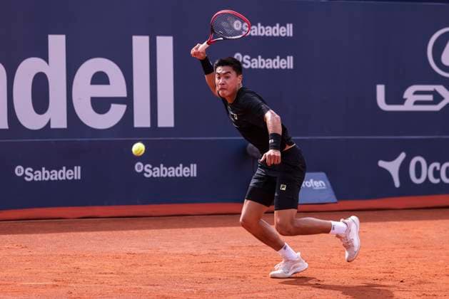 April 14, 2025, Barcelona, Barcelona, Spain: Brandon Nakashima of United States plays Pedro Martinez of Spain in first round match during the third day of the Barcelona Open Banc Sabadell 2025 at Real Club de Tenis Barcelona on April 14, 2025 in Barcelona, Spain. Barcelona Spain - ZUMAa181 20250414_zaa_a181_025 Copyright: xJavierxBorregox