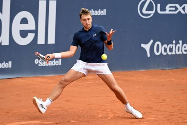 Hamad MeÄ‘edoviÄ‡ during his match against Giovanni Mpetshi Perricard during match of the Barcelona Open Banc Sabadell at Real Club De Tenis Barcelona, Spain Copyright: xAndreaxRositox DSC_9981