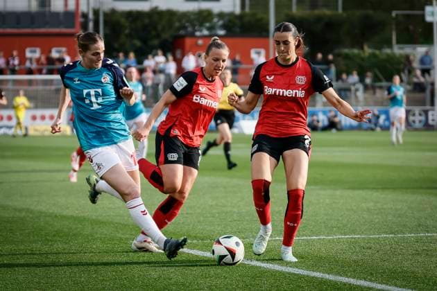 Womens Soccer Bundesliga Bayer 04 Leverkusen 1 FC Köln, 14 04 2025 Taylor Ziemer 1 FC Köln, 18 , Melissa Friedrich Bayer 04 Leverkusen, 3 , Selina Ostermeier Bayer 04 Leverkusen, 2 Bayer 04 Leverkusen 1 FC Köln on matchday 19 of the Google Pixel Womens Bundesliga on 14 04 2025 at the Ulrich Haberland Stadium in Leverkusen North Rhine-Westphalia DFL REGULATIONS PROHIBIT ANY USE OF PHOTOGRAPHS AS IMAGE SEQUENCES AND OR QUASI VIDEO Copyright: xBEAUTIFULxSPORTS AxelxKohringx