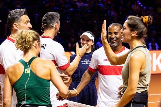 Show act Kick and Serve VFB Stuttgart meets Porsche Tennis Zdravko Kuzmanovic, Laura Siegemund, Fernando Meira, Eva Lys, Andrea Petkovic, Cacau have fun and gossip GER, Porsche Tennis Grand Prix GP Stuttgart 2025, WTA500, 14 04 2025 GER, Porsche Tennis Grand Prix GP Stuttgart 2025, WTA500, 14 04 2025 Stuttgart Copyright: xEibner-Pressefoto RogerxBuerkex EP