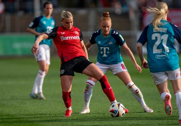 duel between Cornelia Kramer Bayer 04 Leverkusen, 7 and Laura Vogt 1 FC Koeln, 8 14 04 2025, Bayer Leverkusen 1 FC Köln, Fußball, Google Pixel Frauen Bundesliga, GER, Leverkusen, Ulrich Haberland Stadion, Saison 24 25, 19 Spieltag DFL regulations prohibit any use of photographs as image sequences and or quasi video Copyright: HMBxMedia xMarcoxBader
