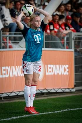 Womens Soccer Bundesliga Bayer 04 Leverkusen 1 FC Köln, 14 04 2025 Anna Gerhardt 1 FC Köln, 21 at the throw-in Bayer 04 Leverkusen 1 FC Köln on matchday 19 of the Google Pixel Womens Bundesliga on 14 04 2025 at Ulrich Haberland Stadium in Leverkusen North Rhine-Westphalia DFL REGULATIONS PROHIBIT ANY USE OF PHOTOGRAPHS AS IMAGE SEQUENCES AND OR QUASI VIDEO Copyright: xBEAUTIFULxSPORTS AxelxKohringx