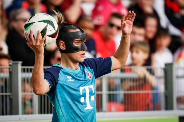 Womens Soccer Bundesliga Bayer 04 Leverkusen 1 FC Köln, 14 04 2025 Vanessa Leimenstoll 1 FC Köln, 29 with mask at the throw-in Bayer 04 Leverkusen 1 FC Köln on matchday 19 of the Google Pixel Womens Bundesliga on 14 04 2025 at Ulrich Haberland Stadium in Leverkusen North Rhine-Westphalia DFL REGULATIONS PROHIBIT ANY USE OF PHOTOGRAPHS AS IMAGE SEQUENCES AND OR QUASI VIDEO Copyright: xBEAUTIFULxSPORTS AxelxKohringx