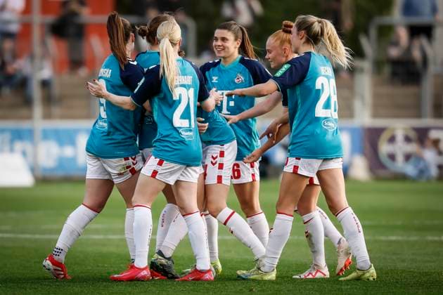 Womens Soccer Bundesliga Bayer 04 Leverkusen 1 FC Köln, 14 04 2025 The Cologne team celebrating after Taylor Ziemers goal 1 FC Köln, 18 Bayer 04 Leverkusen 1 FC Köln on matchday 19 of the Google Pixel Womens Bundesliga on 14 04 2025 at the Ulrich Haberland Stadium in Leverkusen North Rhine-Westphalia DFL REGULATIONS PROHIBIT ANY USE OF PHOTOGRAPHS AS IMAGE SEQUENCES AND OR QUASI VIDEO Copyright: xBEAUTIFULxSPORTS AxelxKohringx