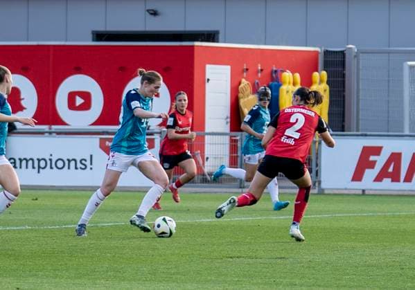 Duel between Taylor Ziemer 1 FC Koeln, 18 and Selina Ostermeier Bayer 04 Leverkusen, 2 14 04 2025, Bayer Leverkusen 1 FC Köln, Fußball, Google Pixel Frauen Bundesliga, GER, Leverkusen, Ulrich Haberland Stadion, Saison 24 25, 19 Spieltag DFL regulations prohibit any use of photographs as image sequences and or quasi video Copyright: HMBxMedia xMarcoxBader